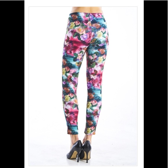 Ladies floral scuba pants with elastic waist - Picture 3 of 4